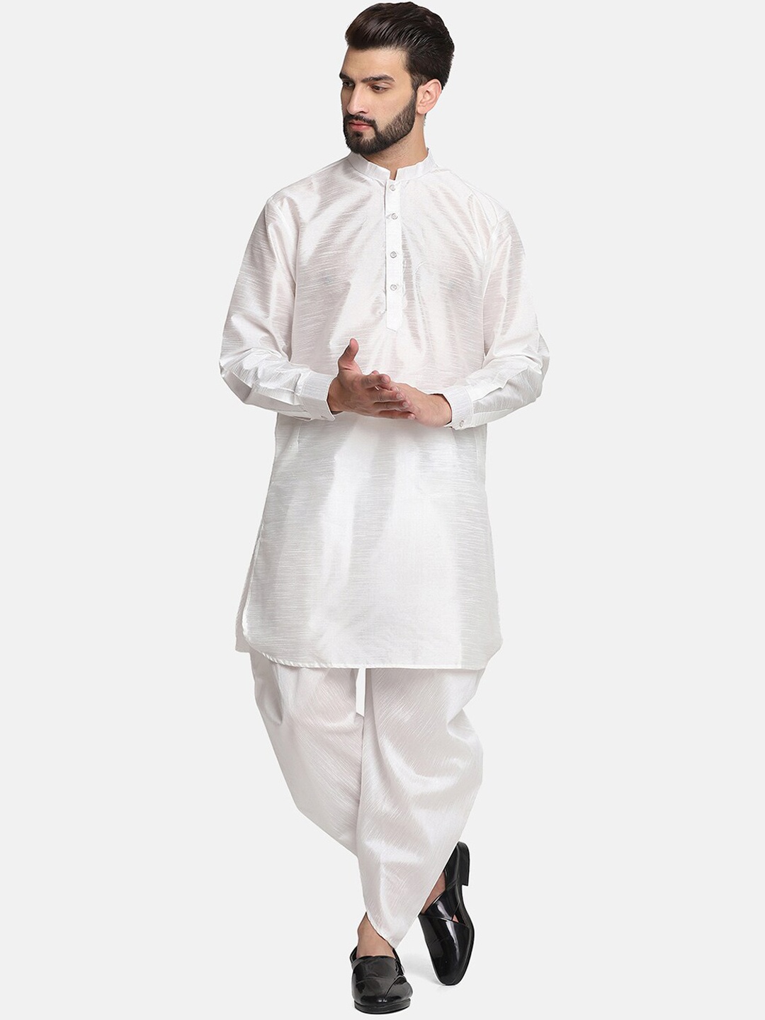 

TAHVO Men White Dupion Silk Kurta with Dhoti Pants