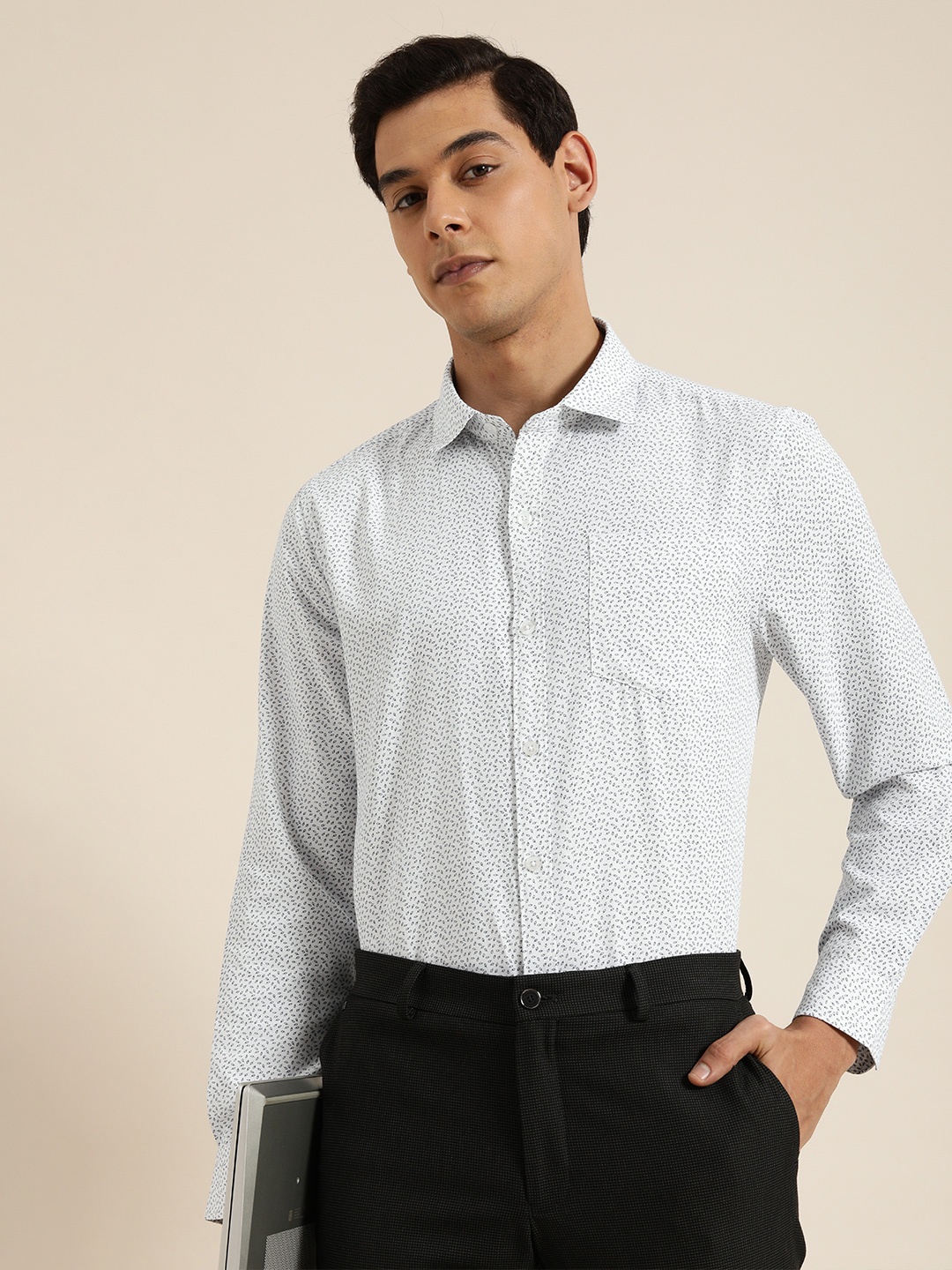

INVICTUS Men White Slim Fit Printed Casual Shirt