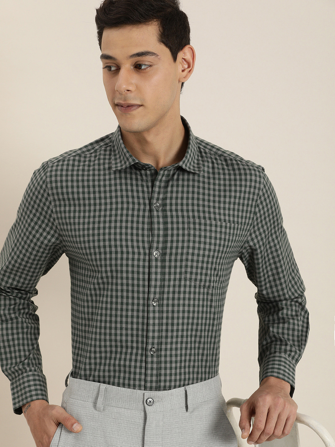 

INVICTUS Men Green Slim Fit Checked Casual Shirt
