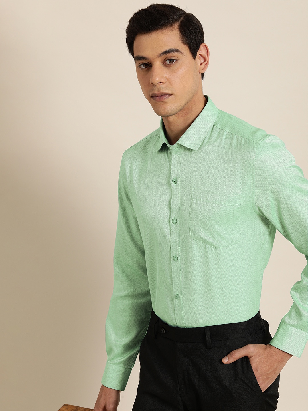

INVICTUS Men Green Slim Fit Casual Shirt