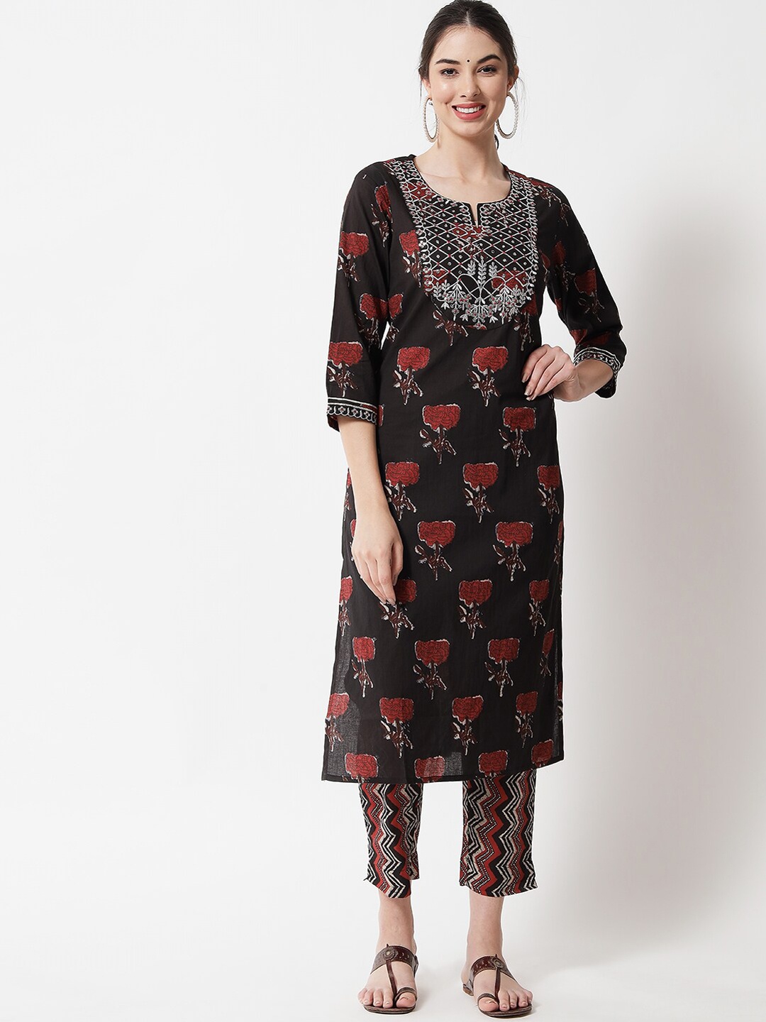 

Sitaram Designer Women Black Floral Printed Pure Cotton Kurta with Trousers