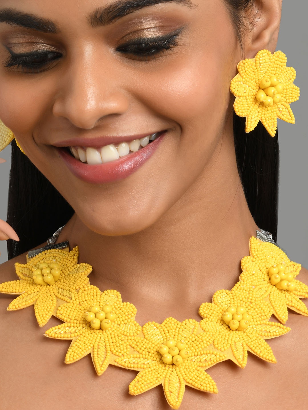 

Fida Silver-Plated Yellow Beaded Floral Jewellery Set