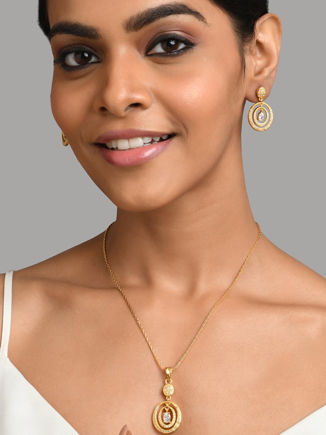 

Fida Gold-Plated and White Jewellery Set