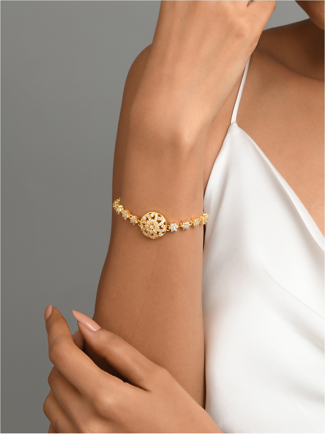 

Fida Women Gold Bracelet