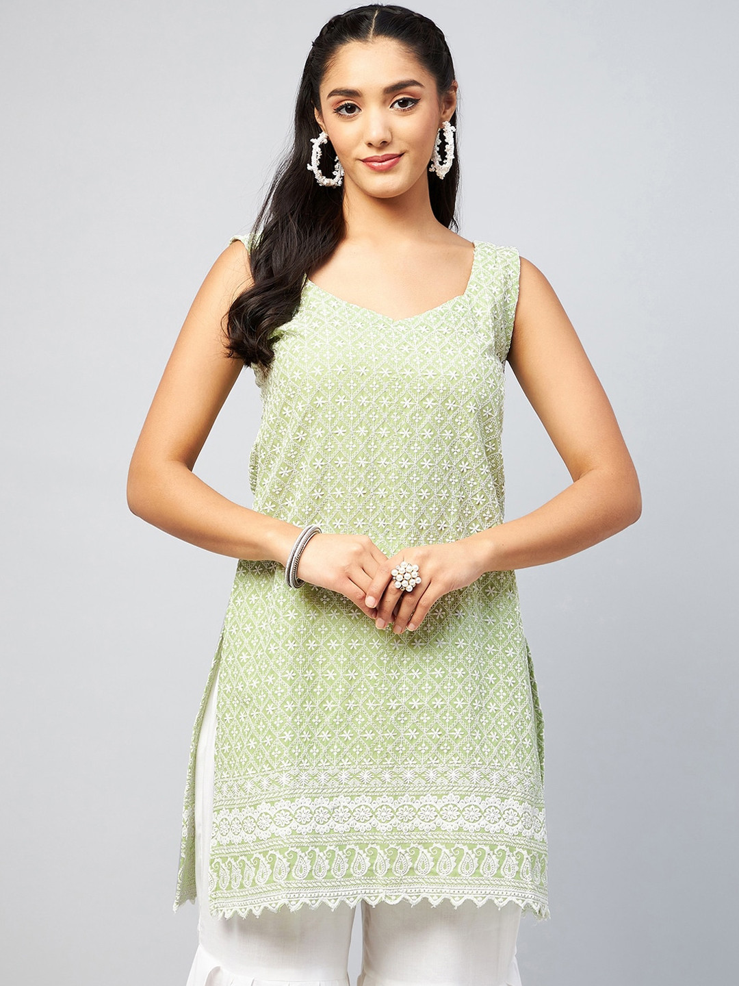 

InWeave Women Green Geometric Embroidered Kurta