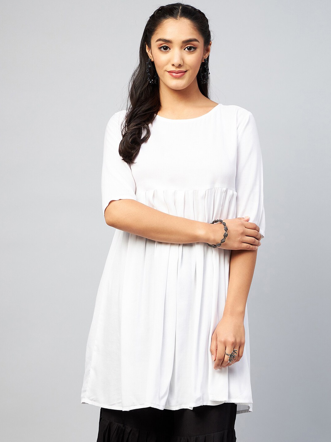 

InWeave Women Cream-Coloured & guyabano Thread Work Kurta