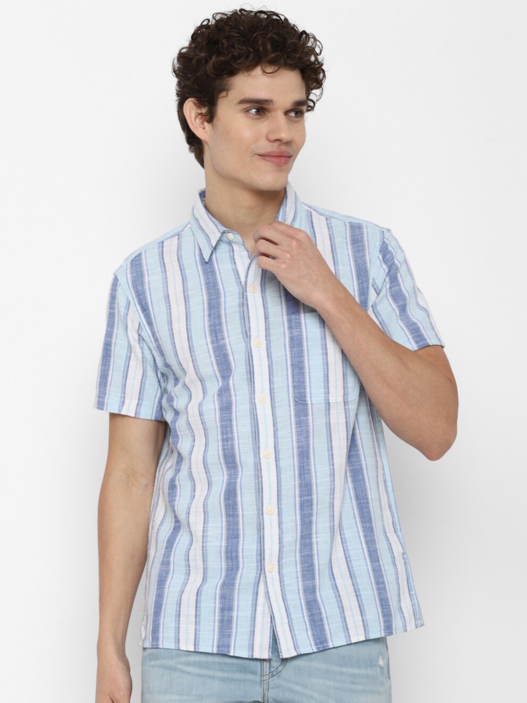 

AMERICAN EAGLE OUTFITTERS Men Blue Vertical Stripes Striped Casual Shirt