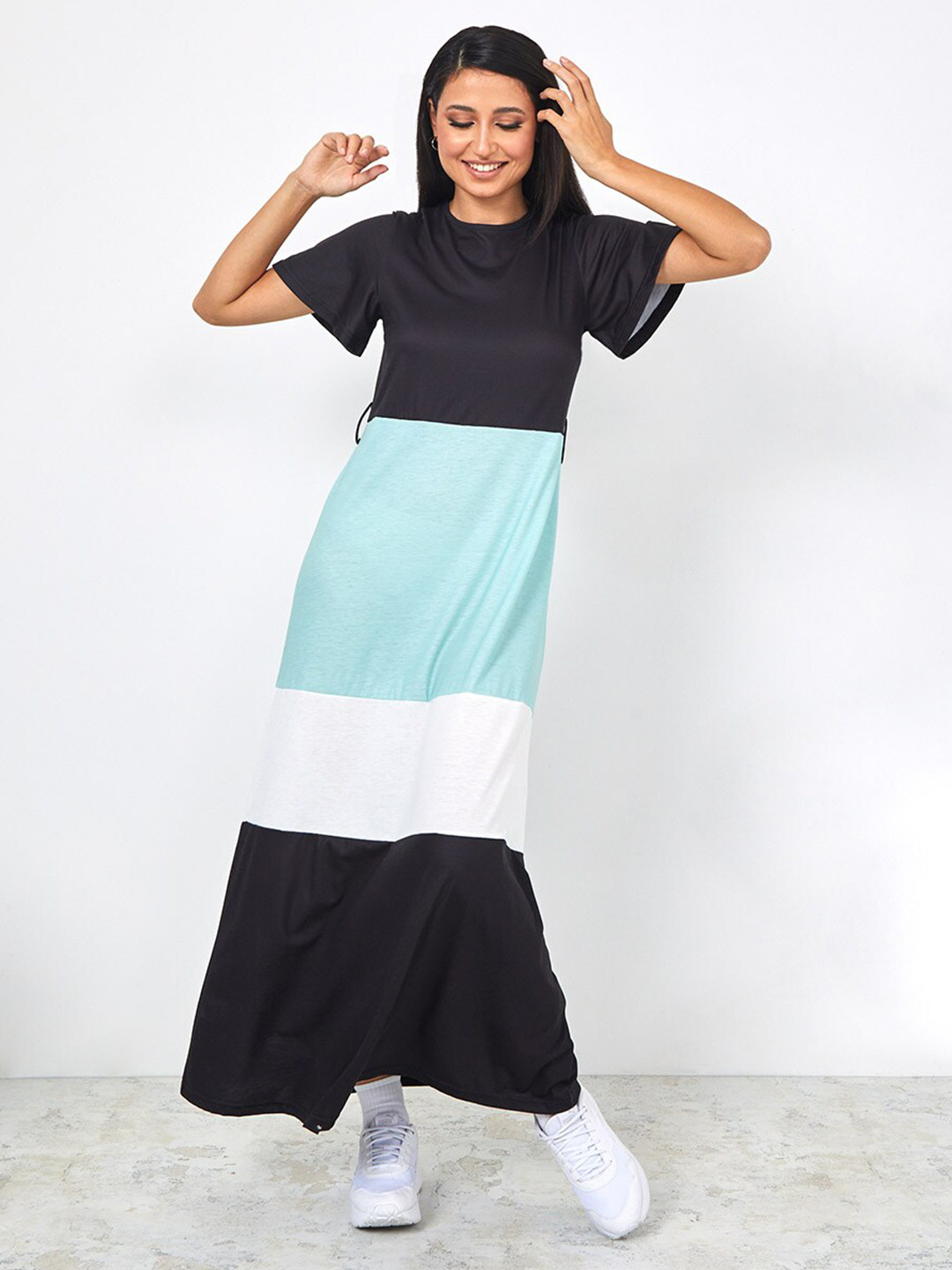 

Styli Women Black Short Sleeves Colourblocked A-Line Maxi Dress