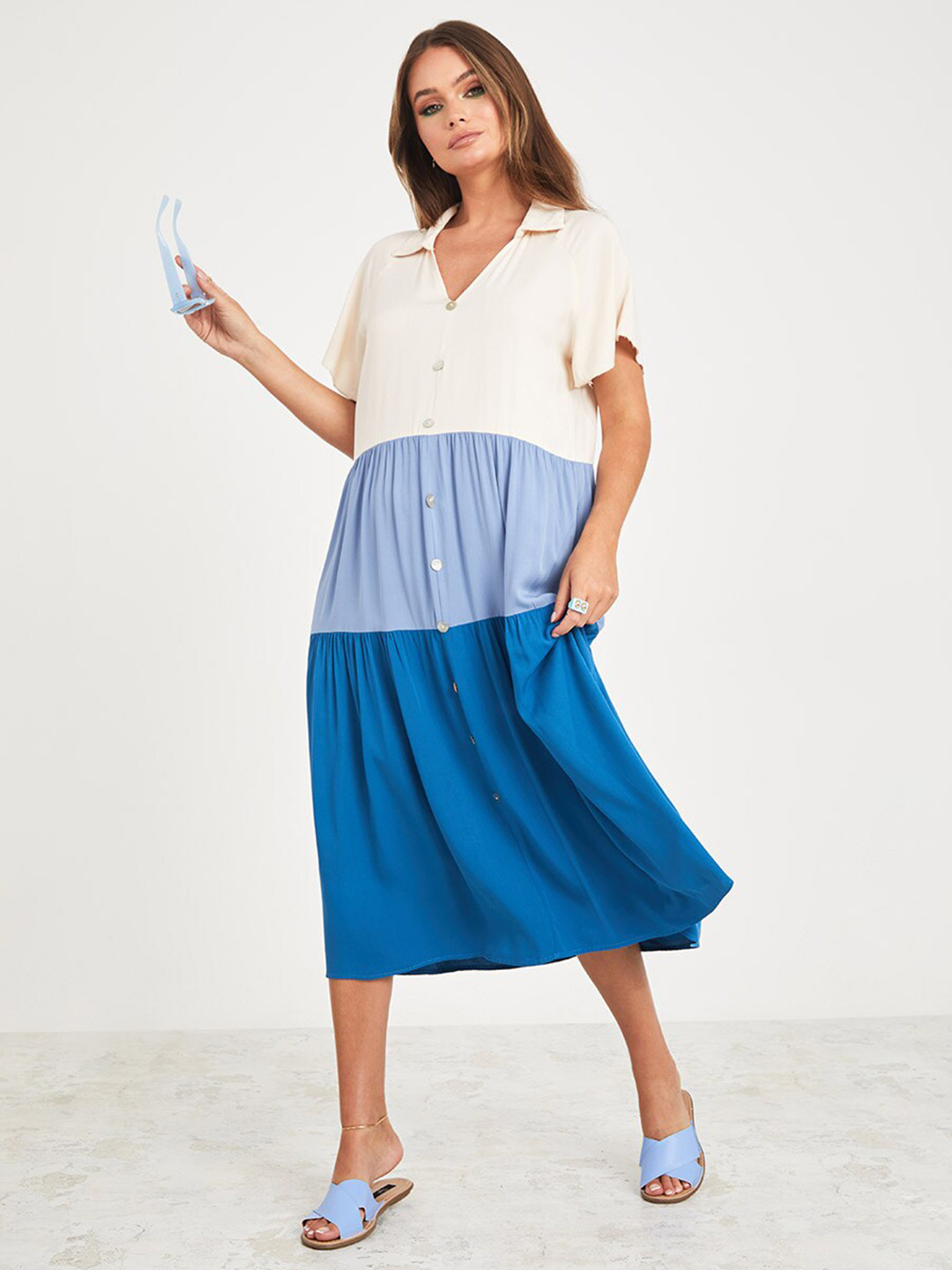 

Styli Blue Short Sleeves Colorblock A-Line Midi Dress with Button Detail