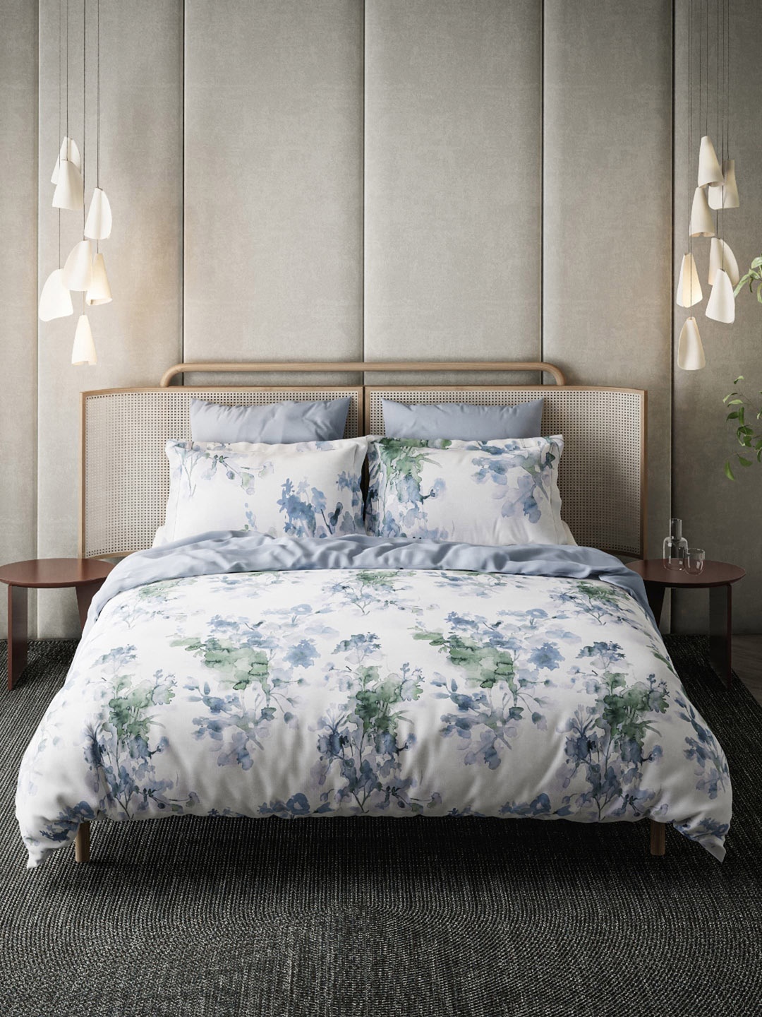 

DDecor Blue & Green Floral 140 TC King Bedsheet with 2 Pillow Covers