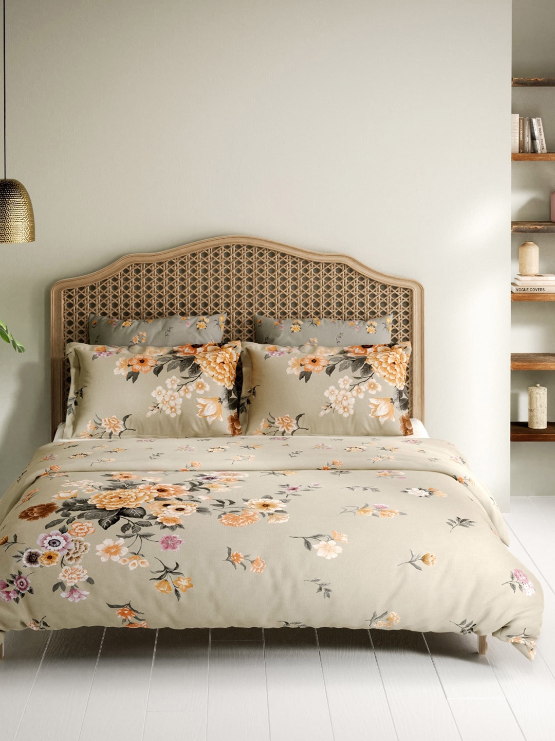 

DDecor Grey Floral 150 TC King Bedsheet with 2 Pillow Covers