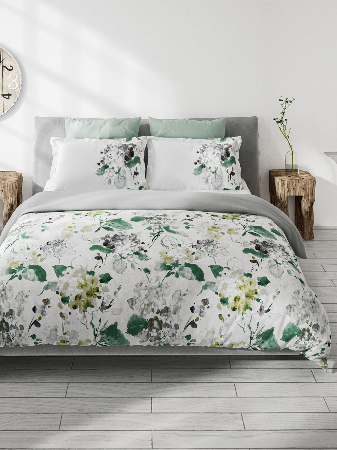 

DDecor White & Green Floral 150 TC Queen Bedsheet with 2 Pillow Covers