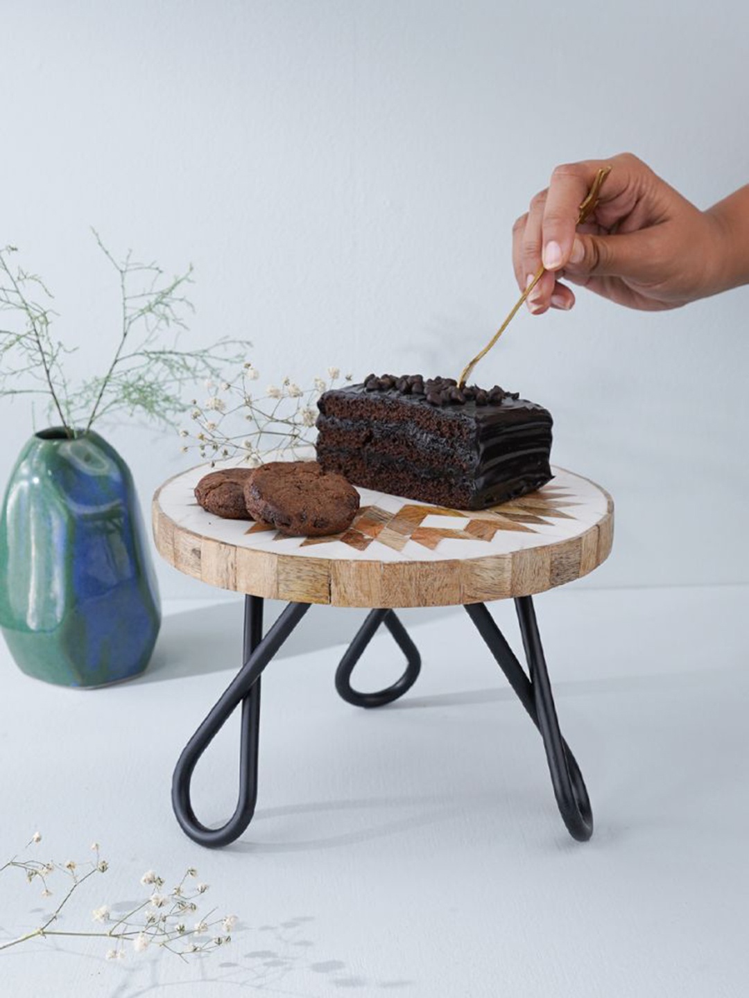 

CASA DECOR Beige Colored & White Retro Row Printed Wooden Cake Stand