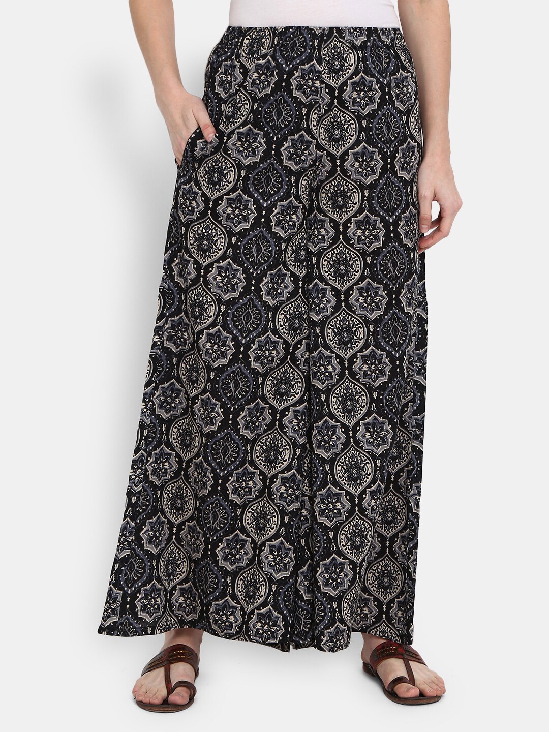 

V-Mart Women Black & Grey Floral Printed Flared Ethnic Palazzos