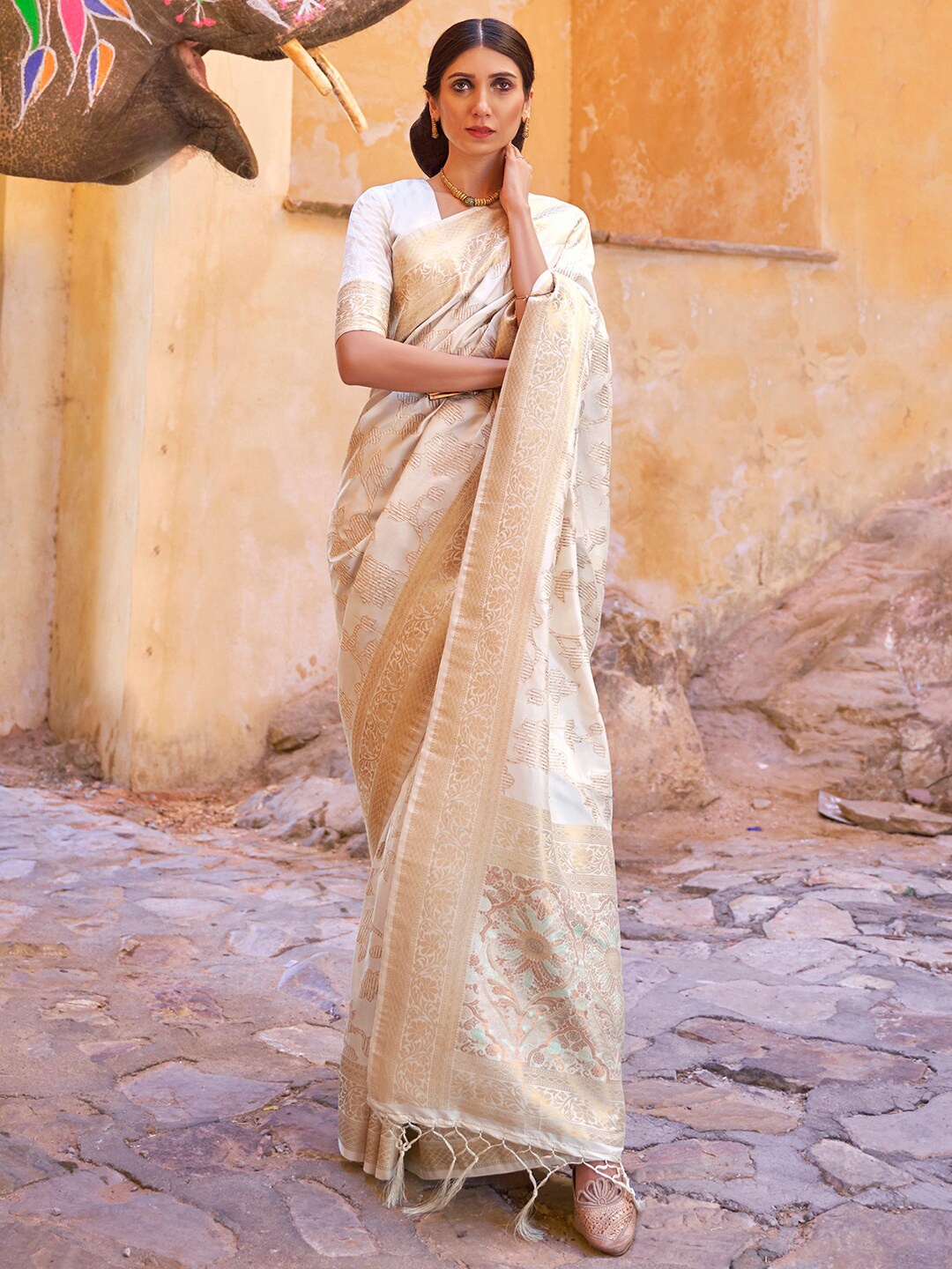 

Mitera Off White & Gold-Toned Floral Zari Silk Blend Banarasi Saree
