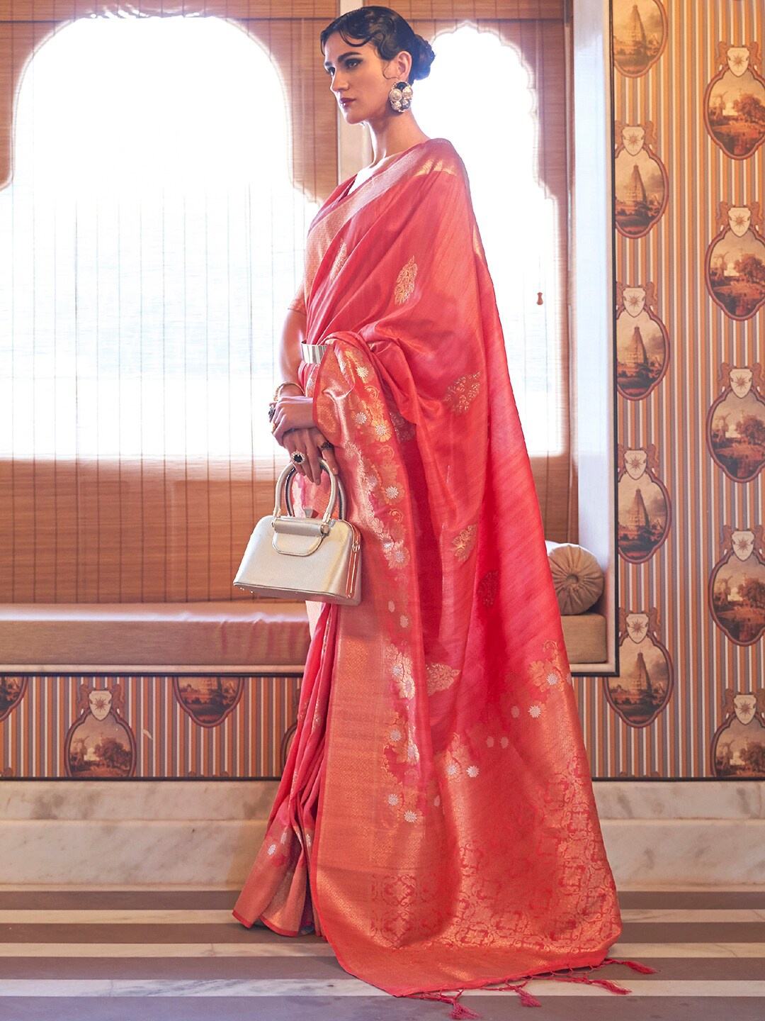 

Mitera Pink & Gold-Toned Floral Zari Silk Blend Banarasi Saree