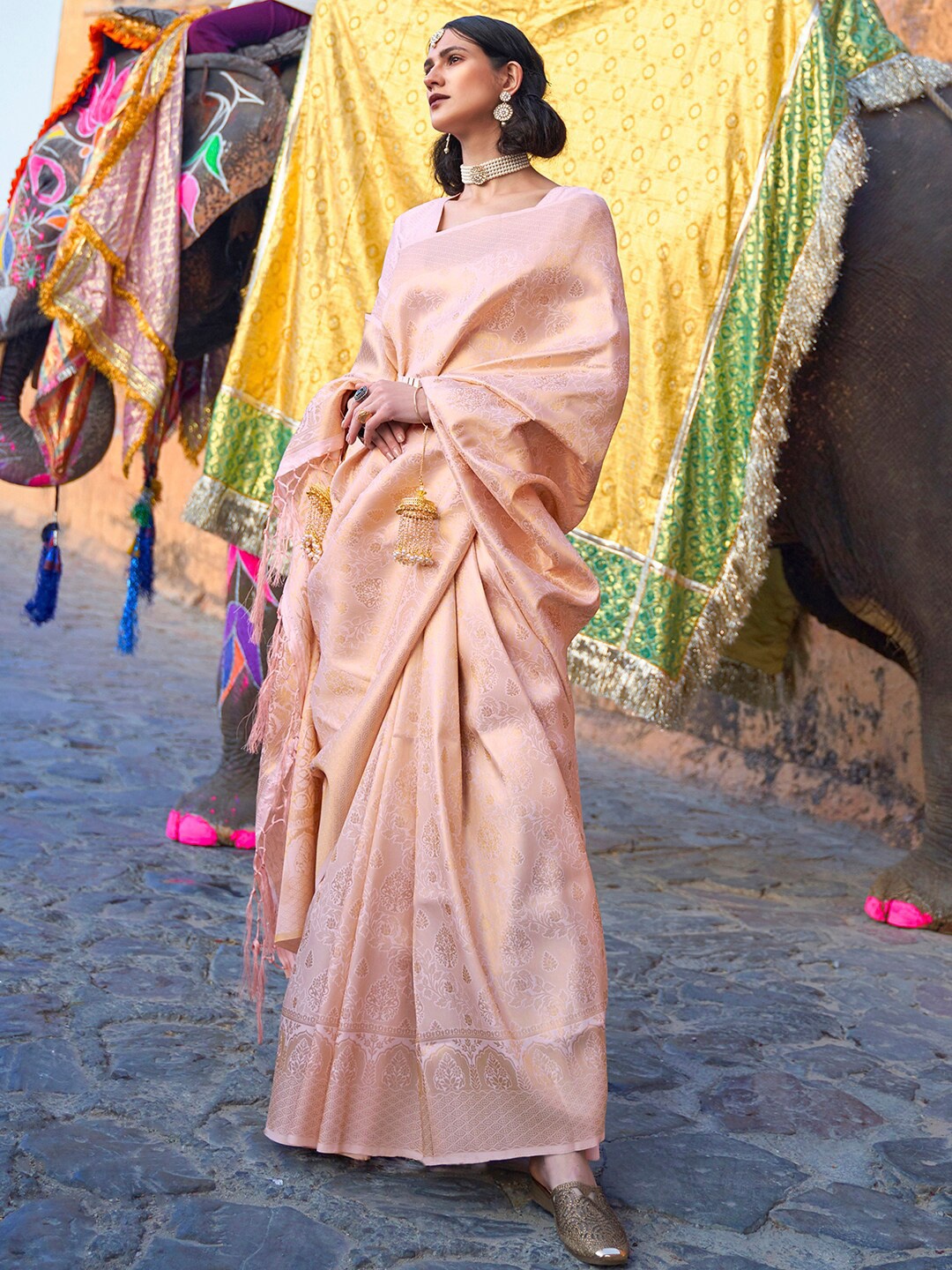 

Mitera Cream-Coloured Ethnic Motifs Zari Silk Blend Banarasi Saree