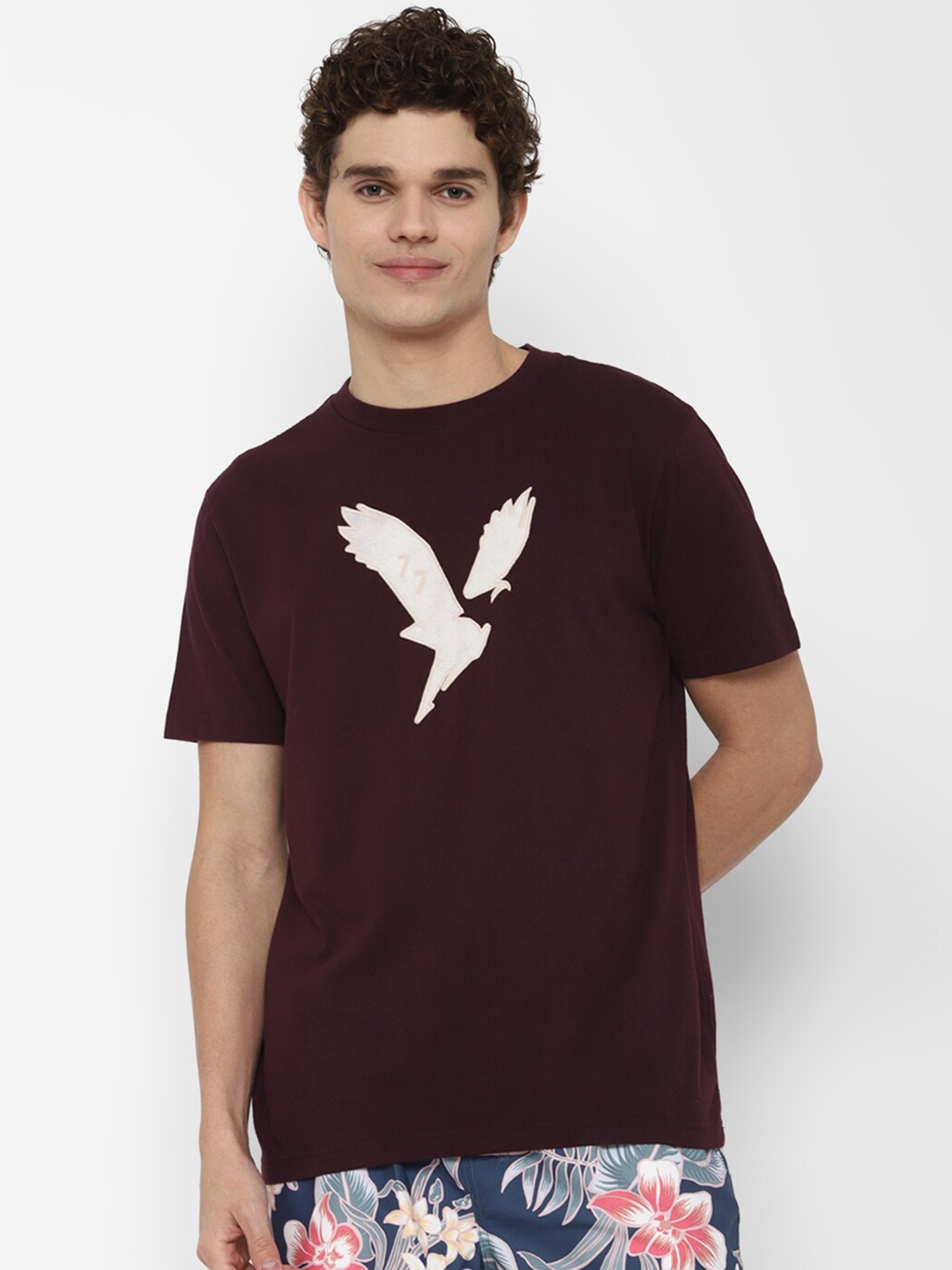 

AMERICAN EAGLE OUTFITTERS Men Burgundy Printed Regular Fit T-shirt