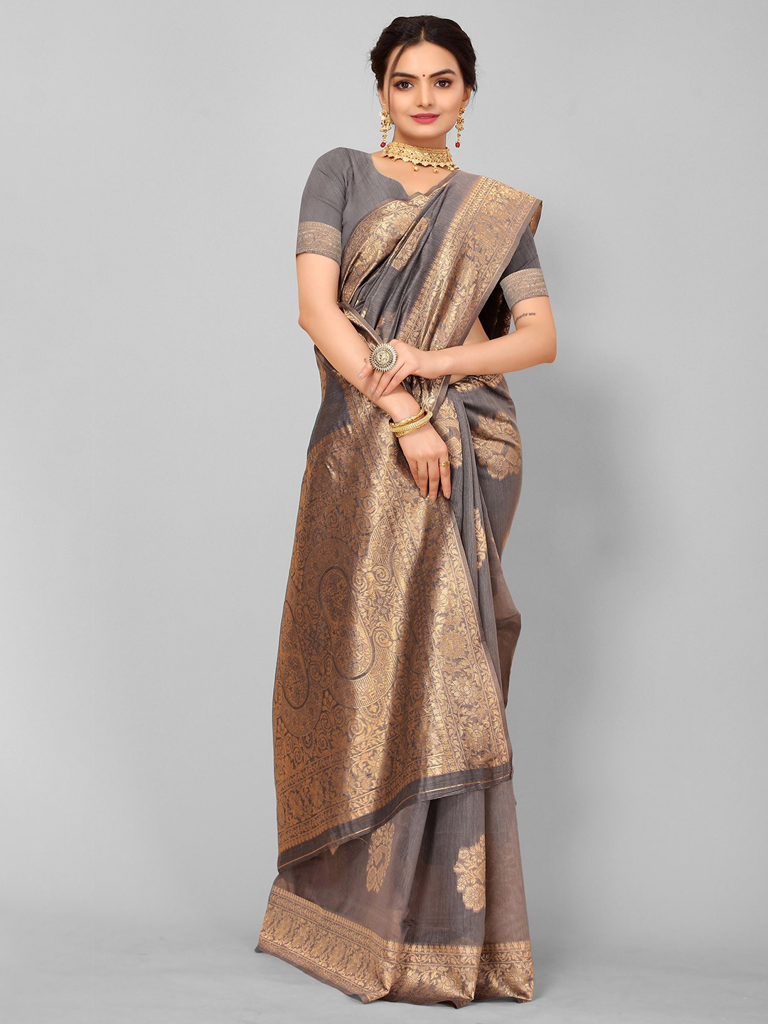

Nimayaa Women Grey & Gold-Toned Cotton Blend Floral Zari Banarasi Saree