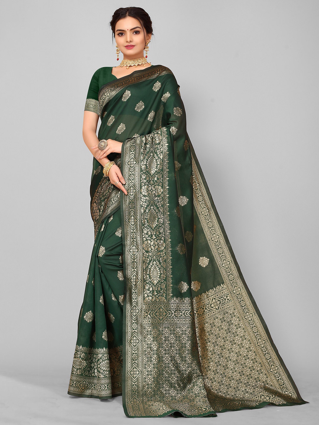 

Nimayaa Green & Gold-Toned Ethnic Motifs Zari Silk Blend Banarasi Saree