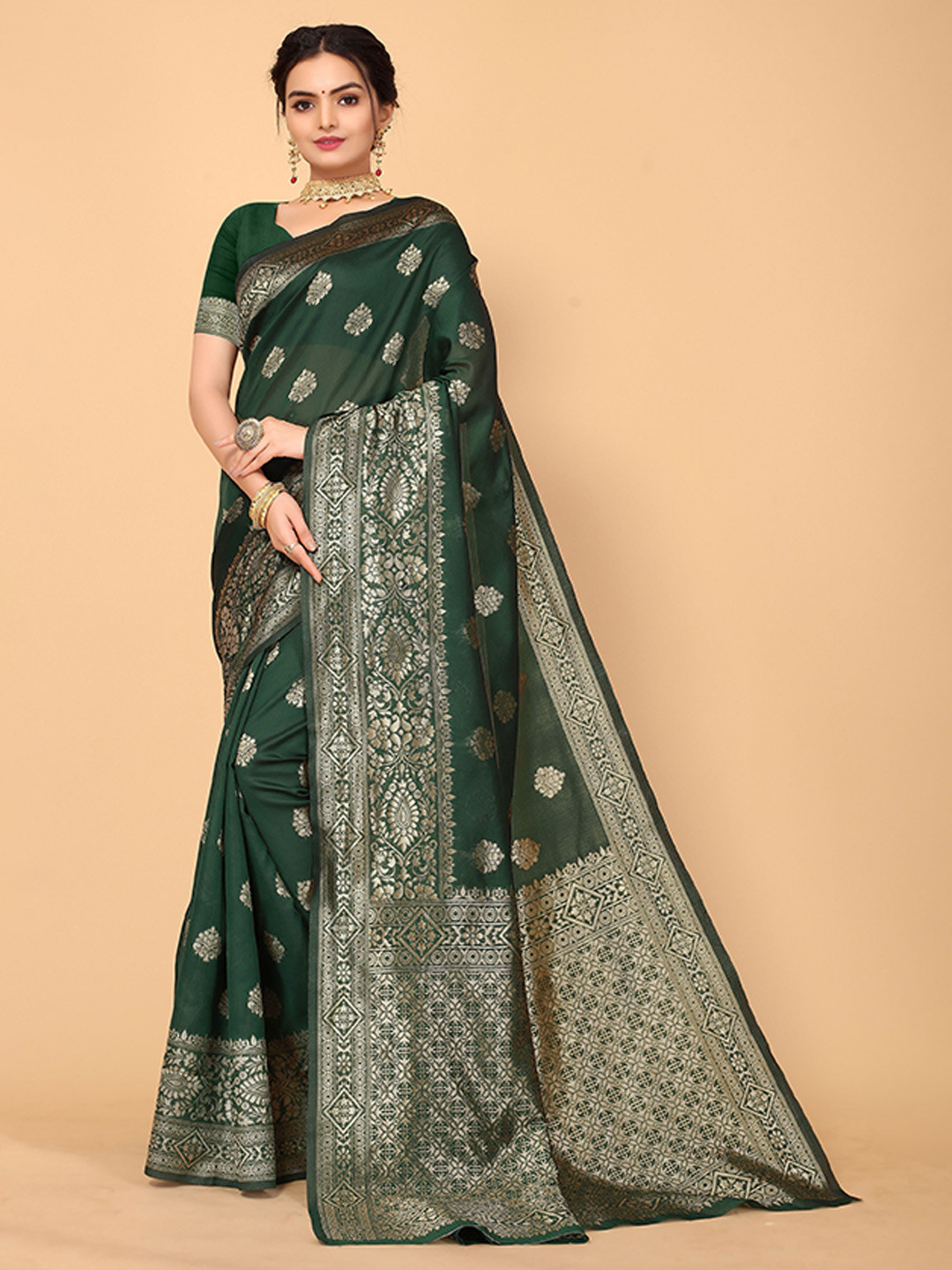 

Mitera Green & Gold-Toned Ethnic Motifs Zari Silk Blend Banarasi Saree