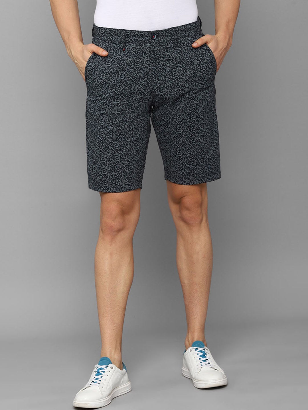 

Louis Philippe Sport Men Grey Floral Printed Slim Fit Shorts