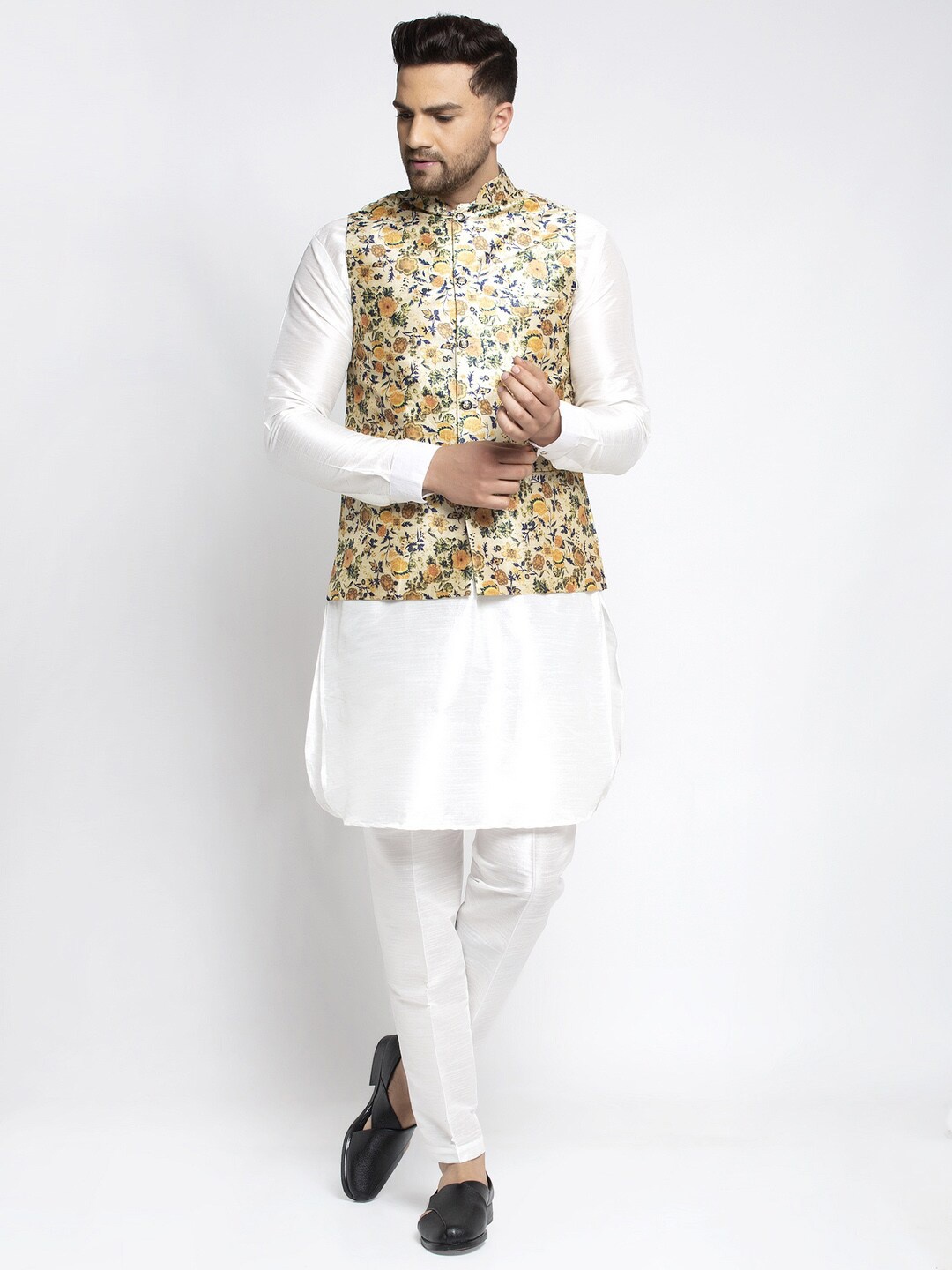 

Kaifoo Men White Printed Angrakha Kurta With Pyjamas