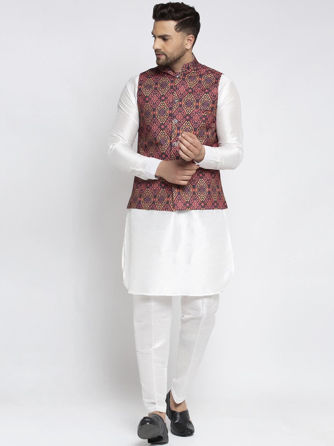 

Kaifoo Men White Floral Printed Kurta with Pyjamas
