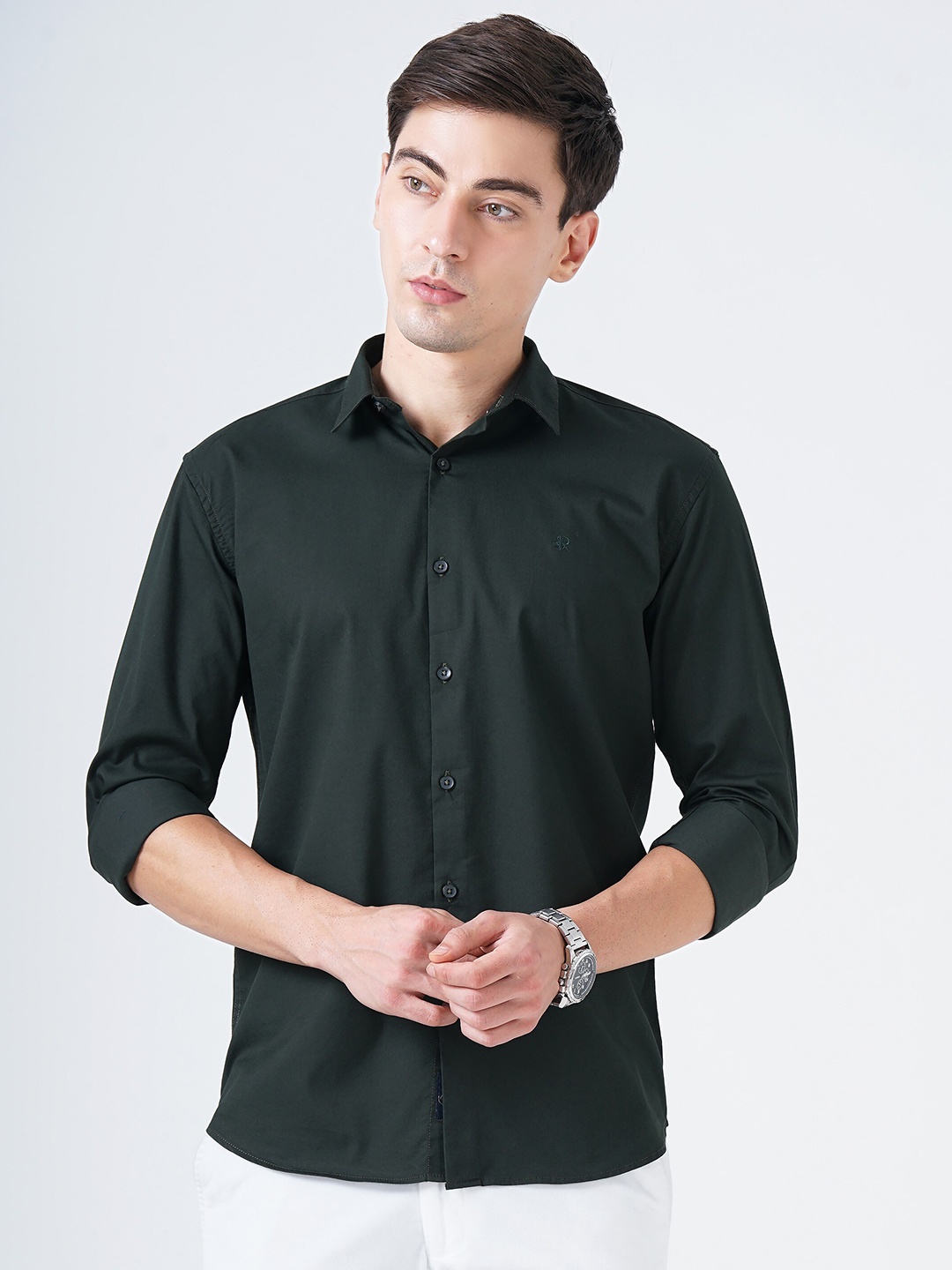 

SORATIA Men Green Solid Cotton Slim Fit Casual Shirt