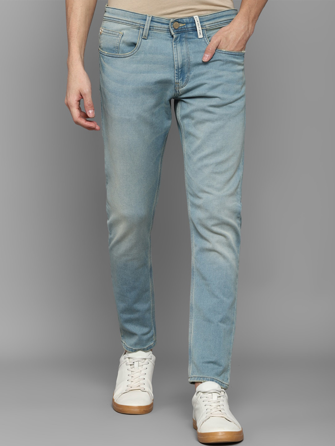 

Allen Solly Sport Men Blue Slim Fit Heavy Fade Crop Jeans