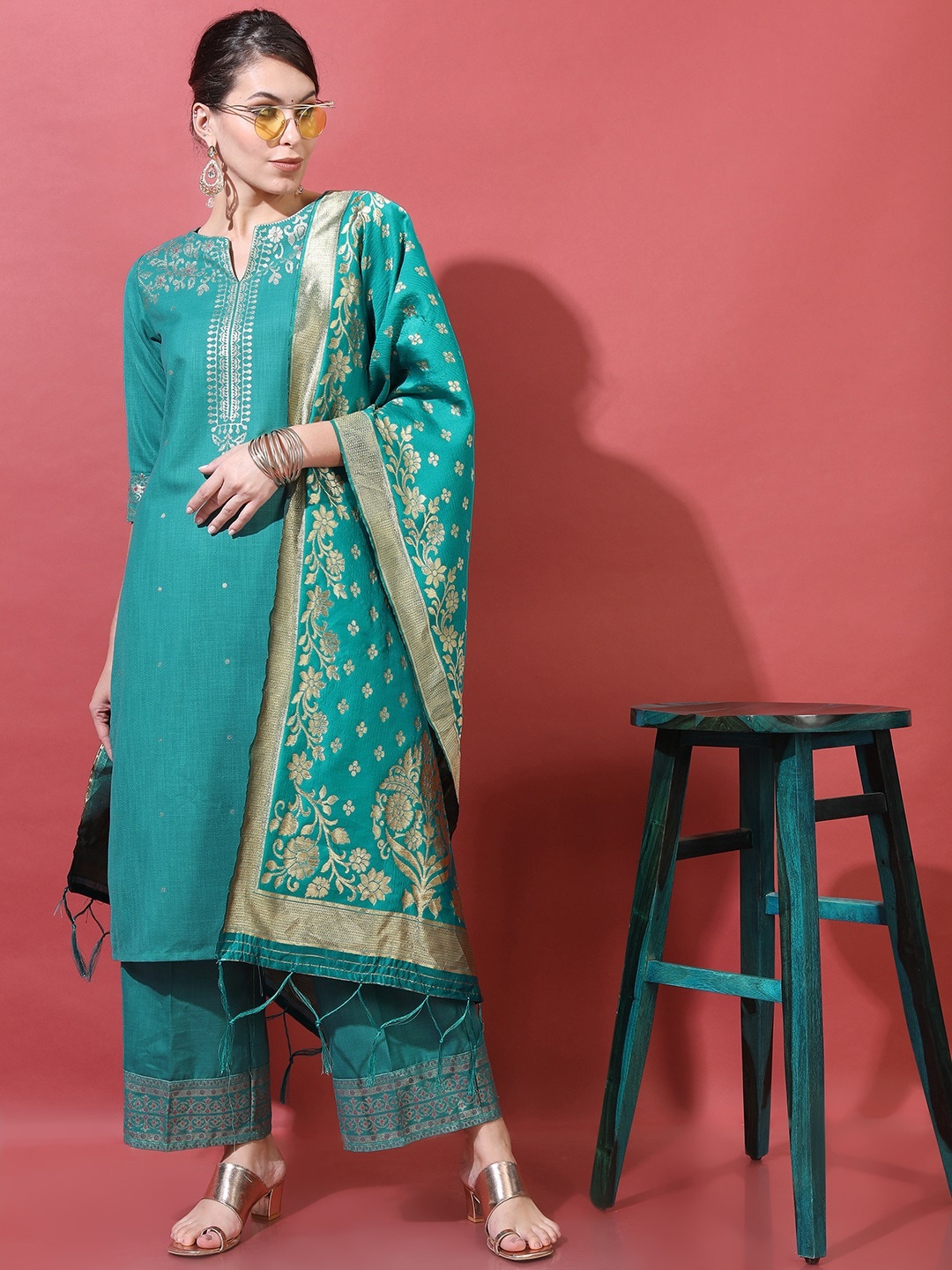 

Vishudh Women Green Printed Straight Kurta with Palazzos & Dupatta