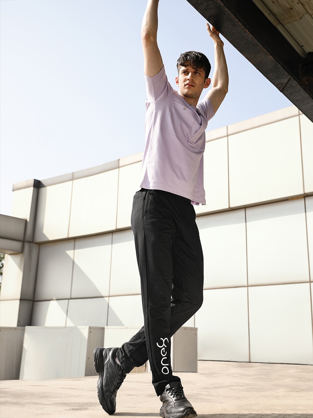 

one8 x PUMA Men Black Brand Logo Printed Mid-Rise Regular Track Pants