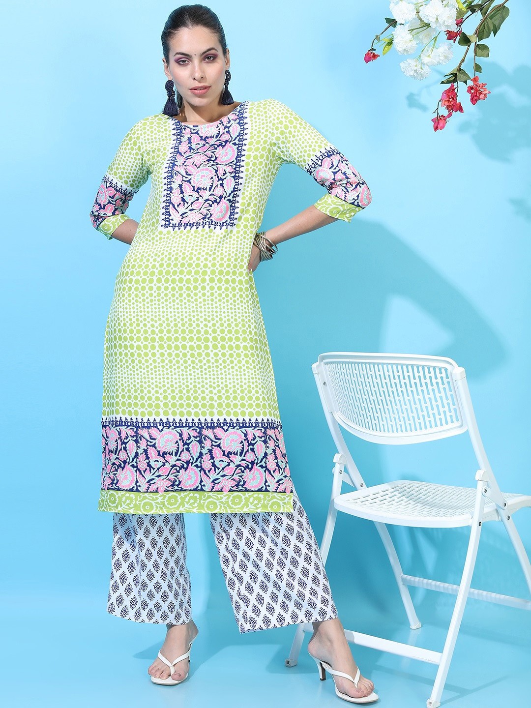 

Vishudh Women Green Printed Kurta With Palazzos