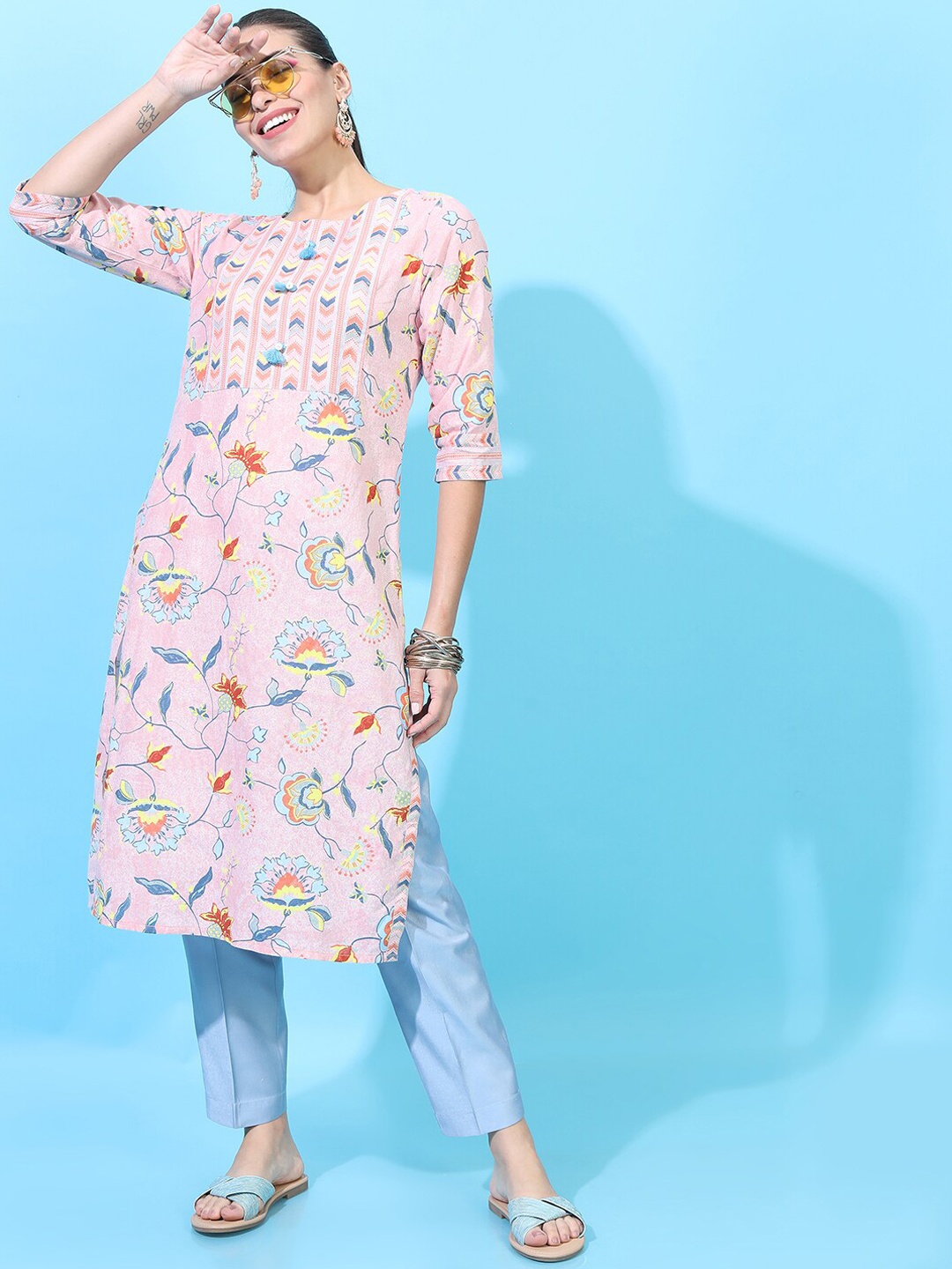

Vishudh Women Pink Floral Print Straight Kurta
