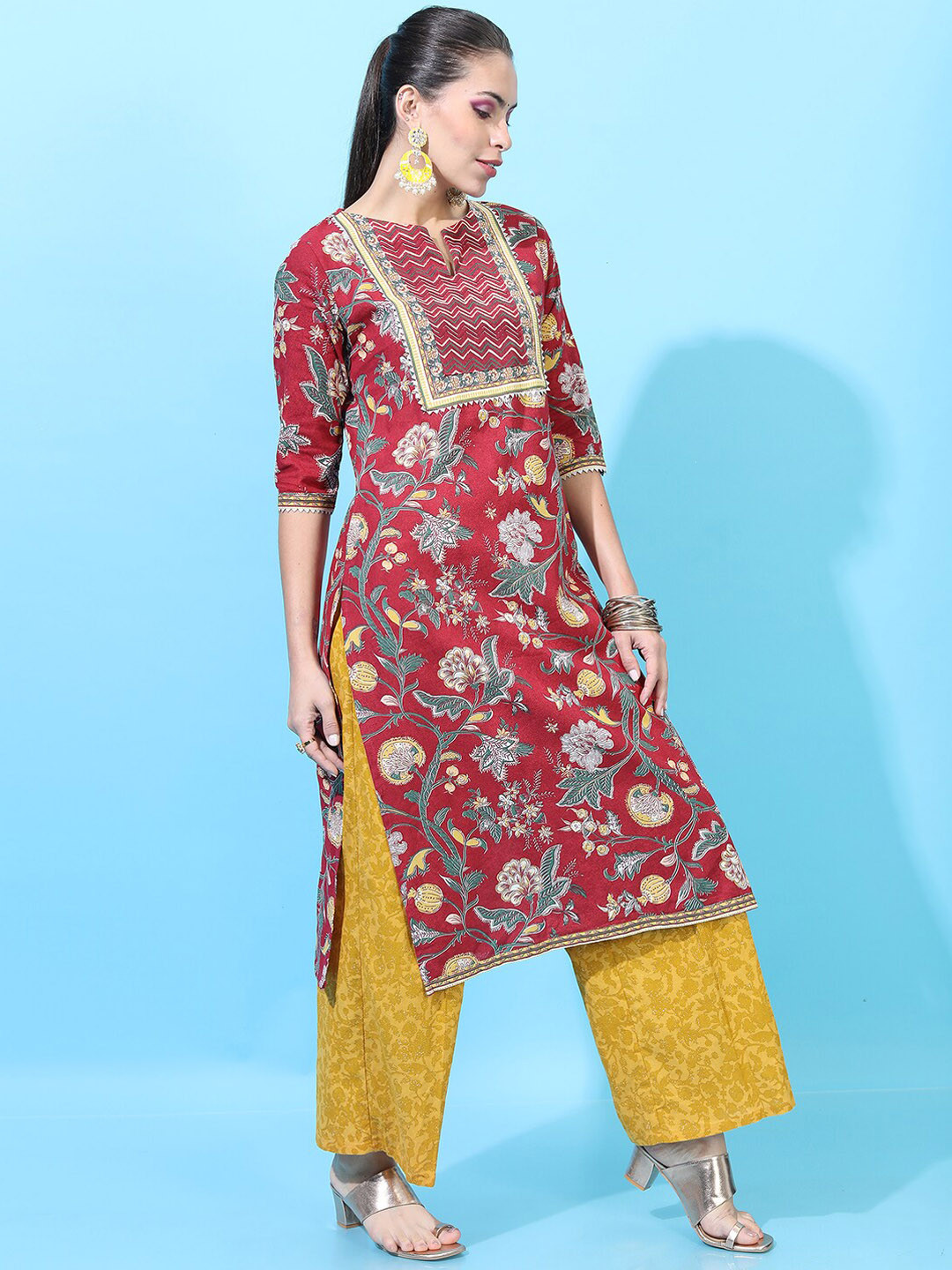 

Vishudh Women Red Floral Printed Yoke Design Keyhole Neck Straight Kurta