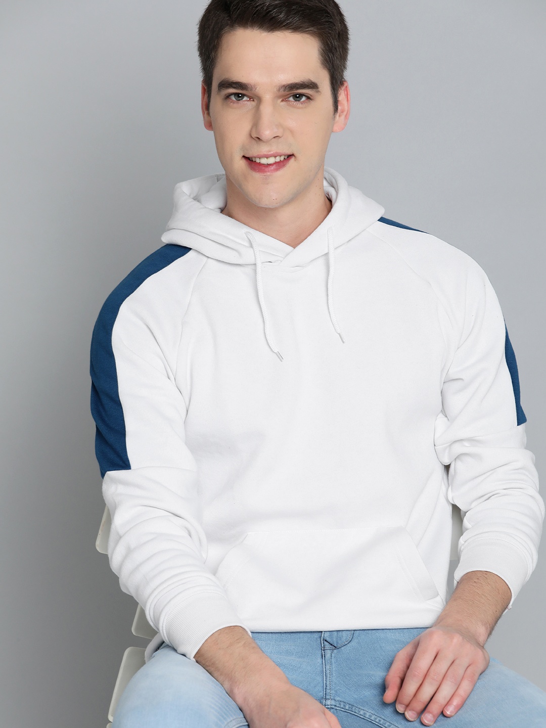 

Mast & Harbour Men White Solid Hooded Sweatshirt