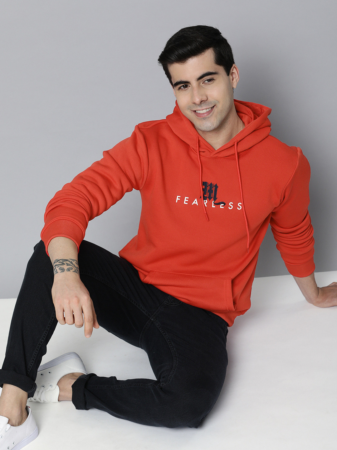 

Mast & Harbour Men Printed Hooded Sweatshirt, Red