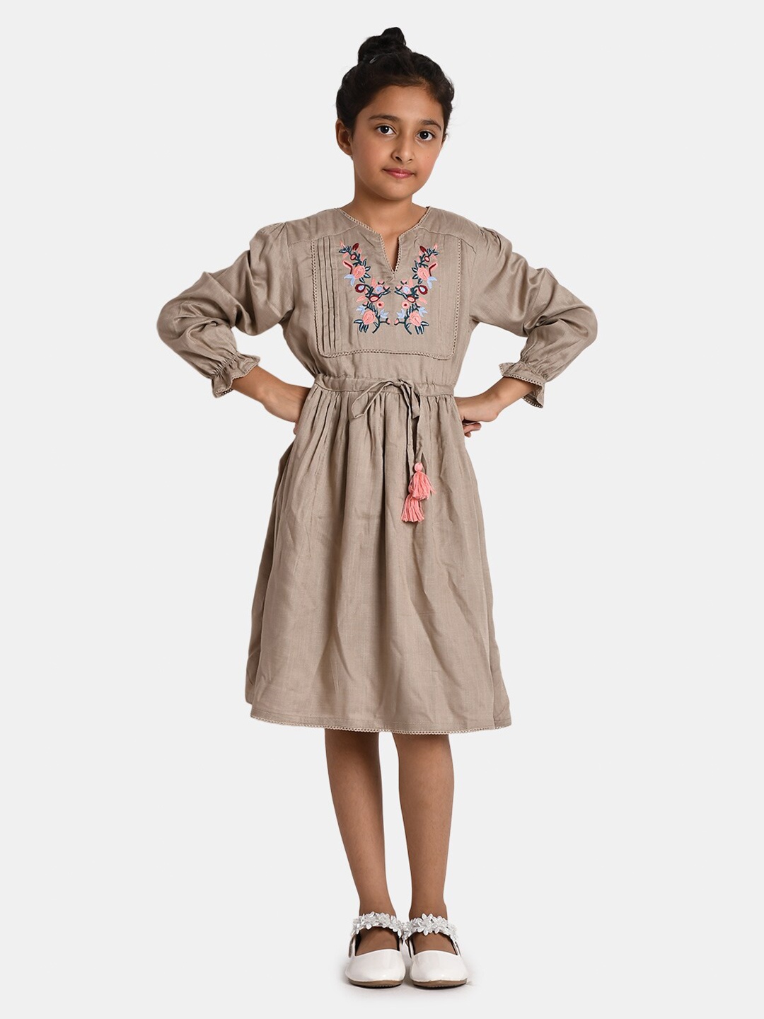 

Bella Moda Off White Floral Dress