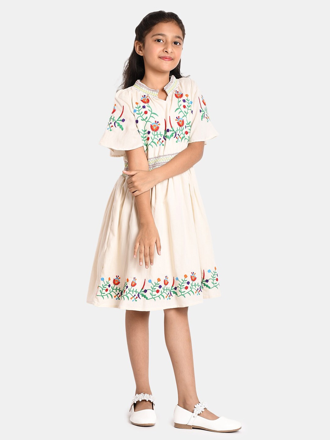 

Bella Moda Off White & white alyssum Floral Ethnic Dress