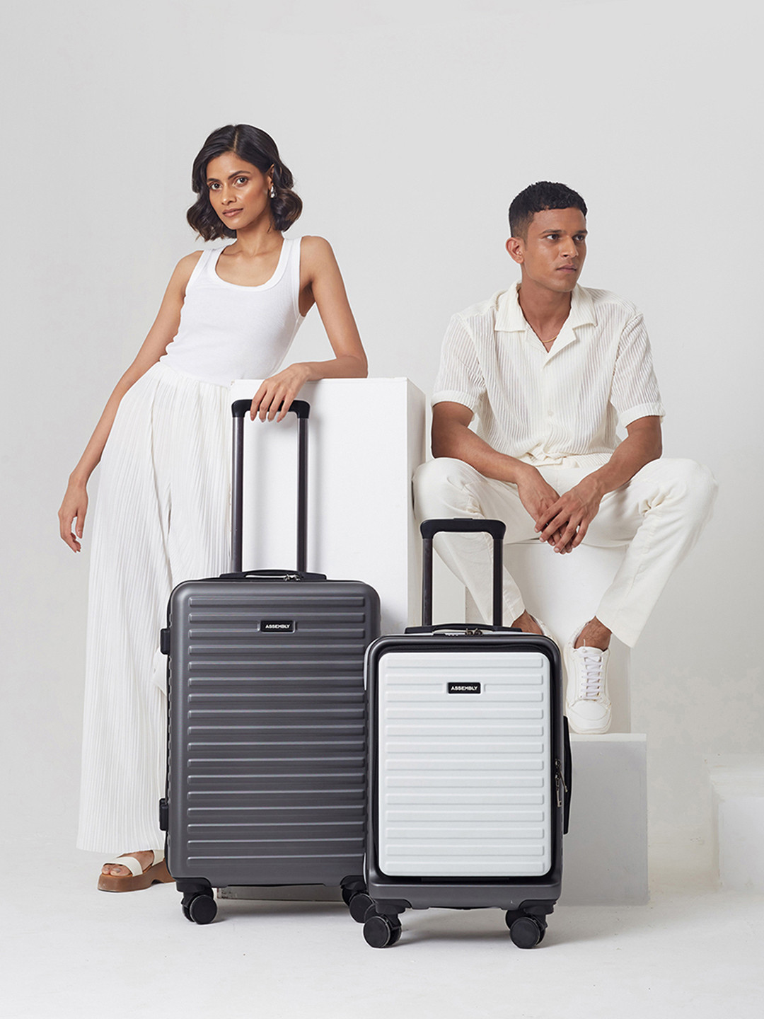 

Assembly Set Of 2 Textured Hard Cabin-Sized Medium-Sized Trolley Bags 40L 60L, Grey