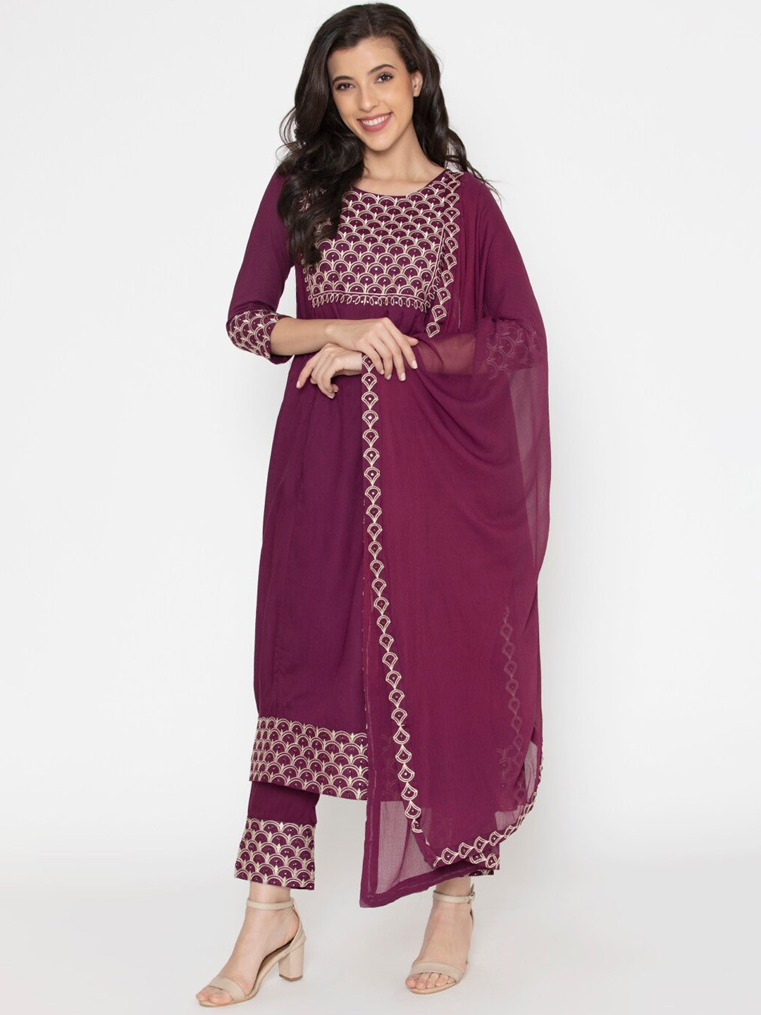 

SAABHI Women Burgundy Yoke Design Thread Work Kurta with Trousers & Dupatta