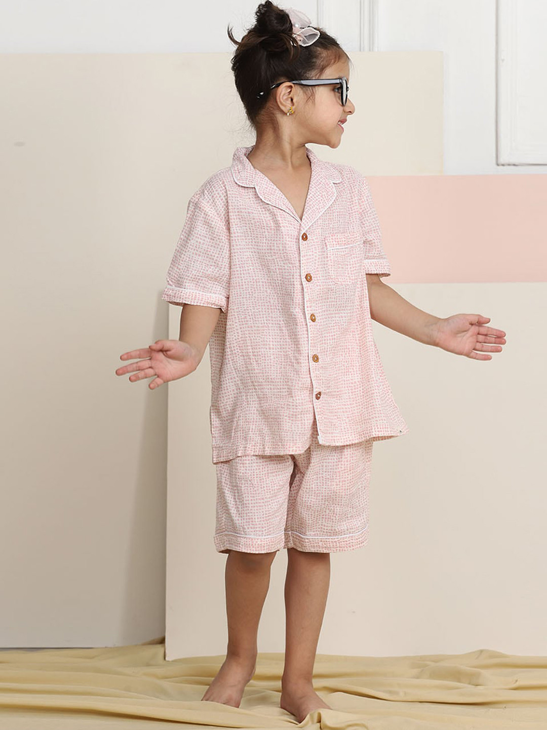 

Biglilpeople Girls Pink & White Printed Pure Cotton Night suit
