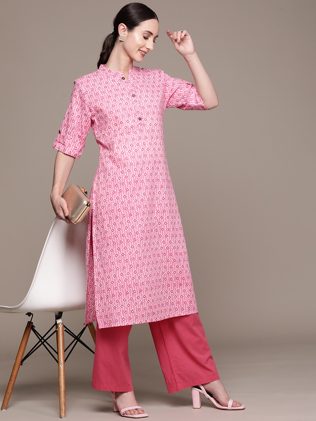 

Ishin Women Pink & White Geometric Printed Kurta