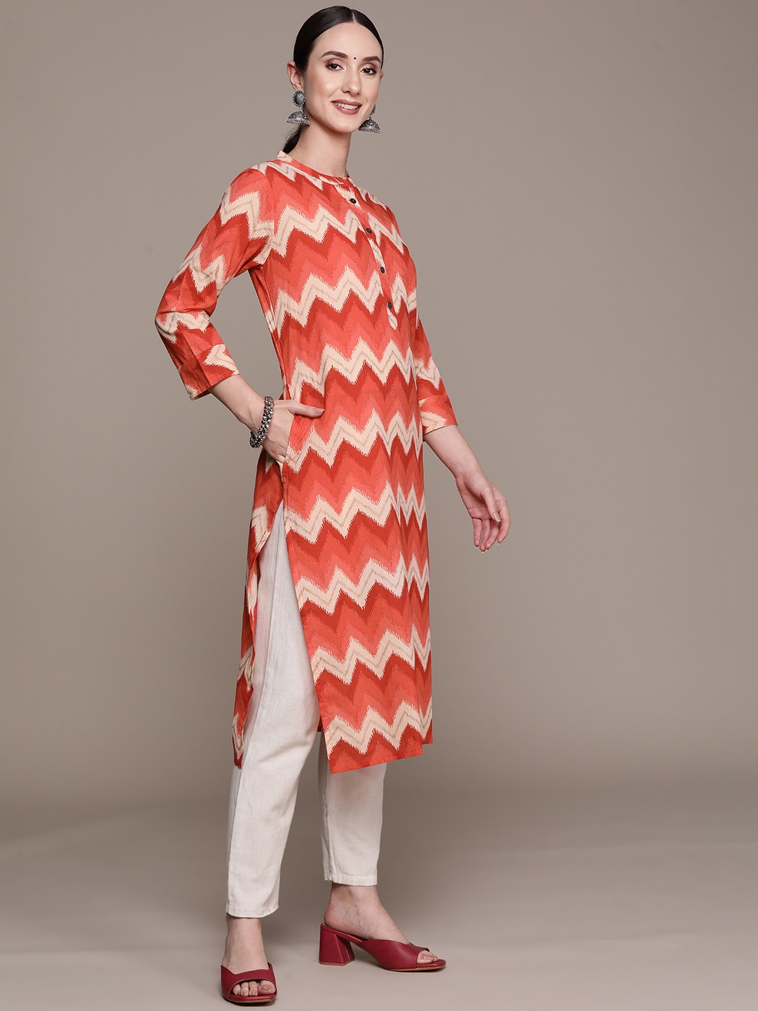 

Ishin Women Red & Beige Chevron Printed Kurta