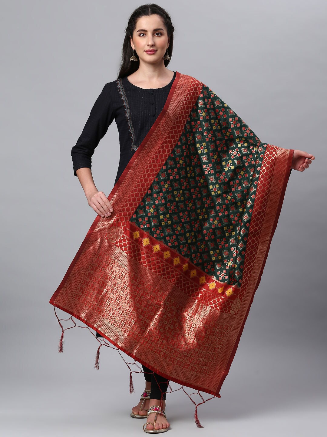 

Lilots Green & Red Ethnic Motifs Woven Design Dupatta