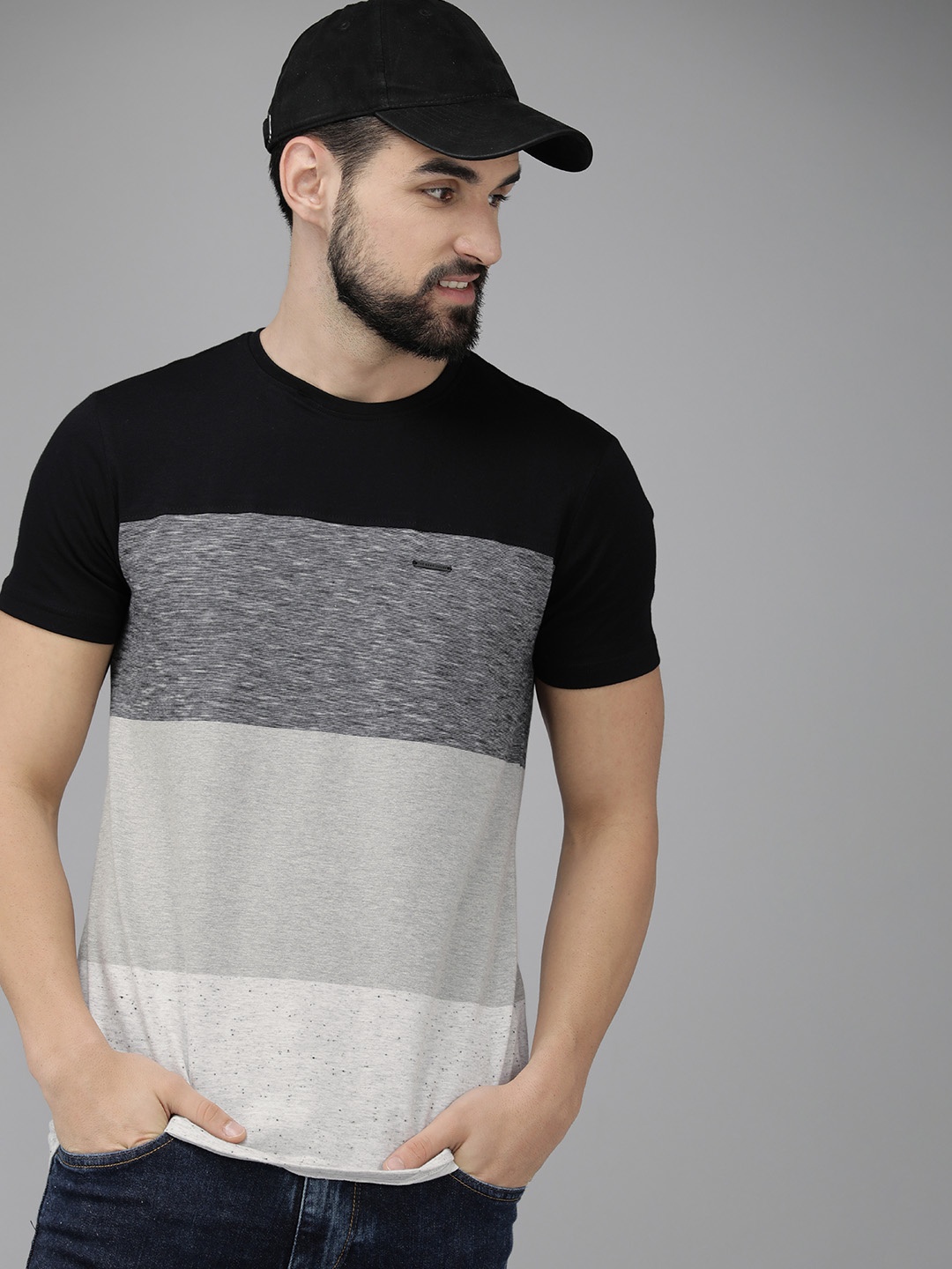 

THE BEAR HOUSE Men Black & White Colourblocked Slim Fit T-shirt