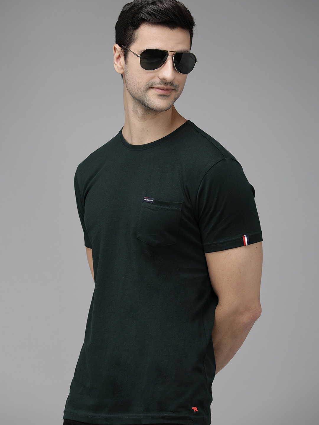 THE BEAR HOUSE Men Green Solid Pure Cotton Slim Fit T-shirt