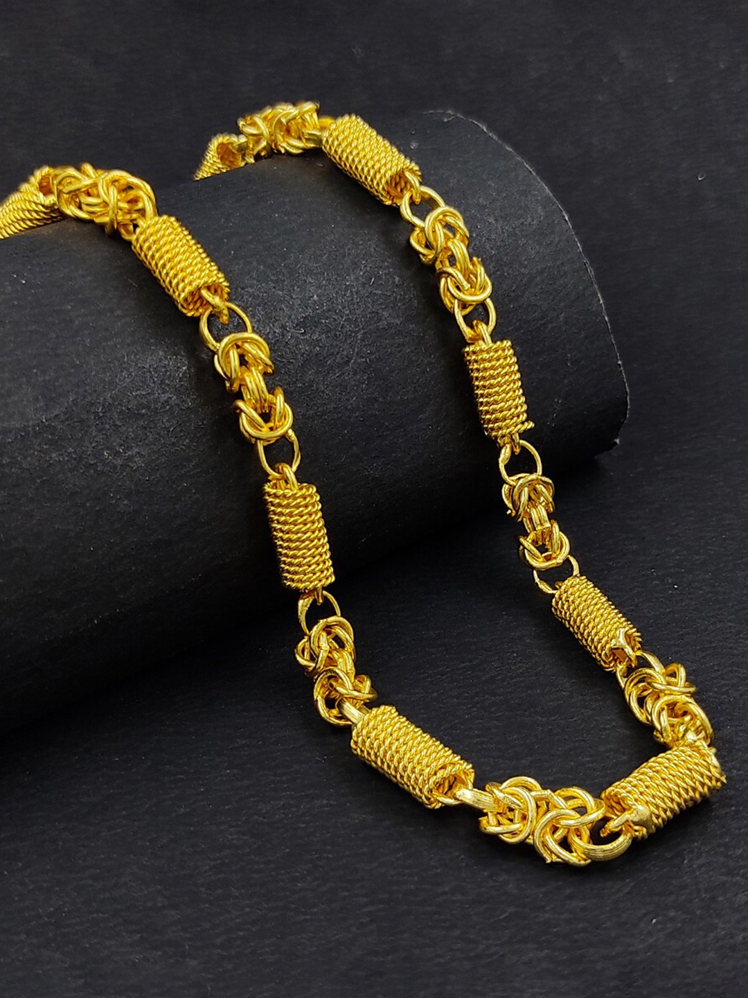 

Saizen Men Gold-Toned Brass Gold-Plated Chain