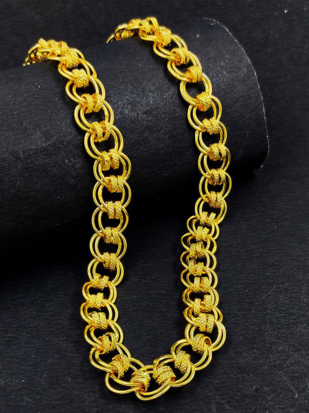 

Saizen Men Gold-Toned Brass Gold-Plated Chain