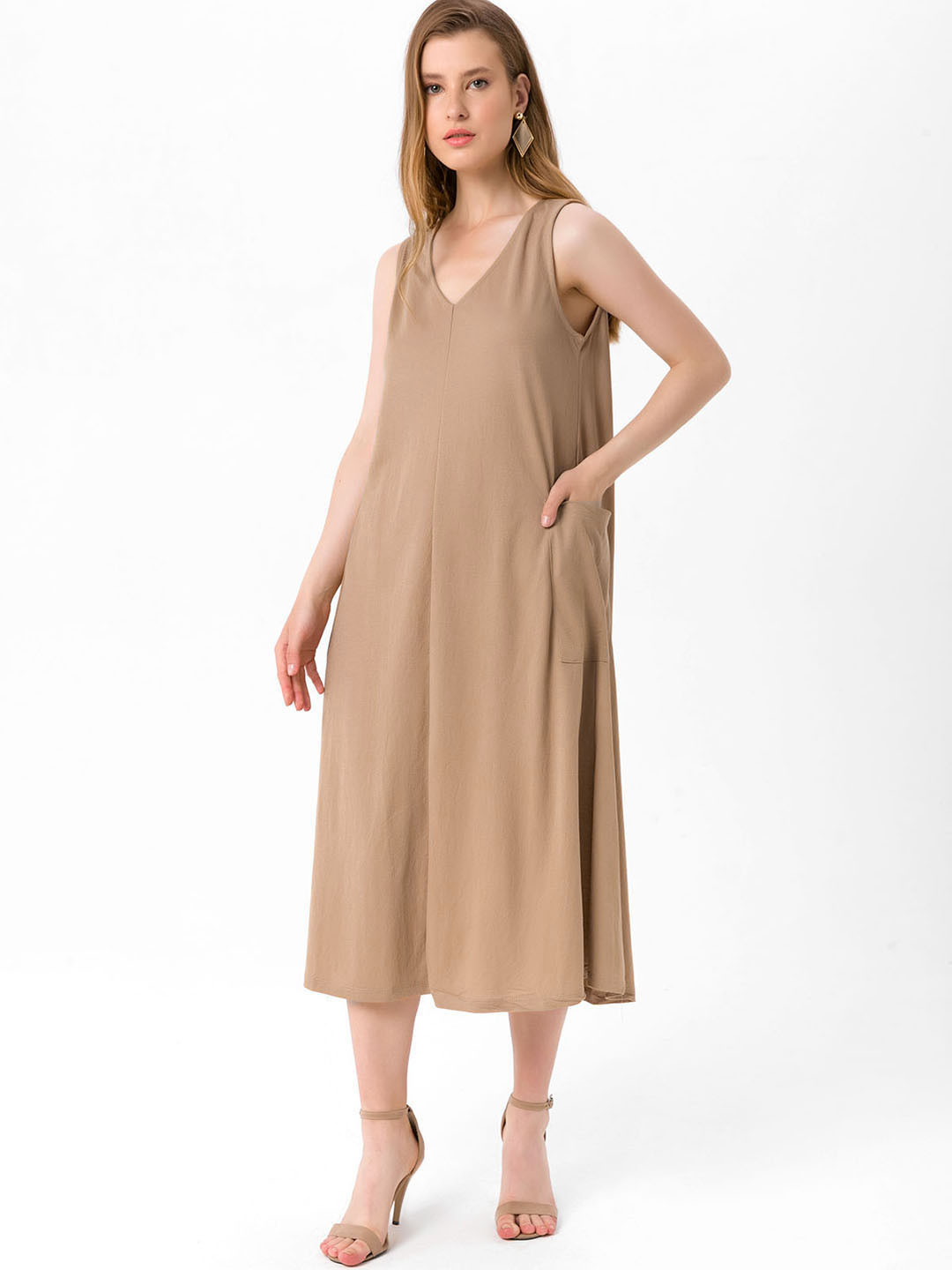 

bebe PLUS Beige Solid A-Line Midi Dress